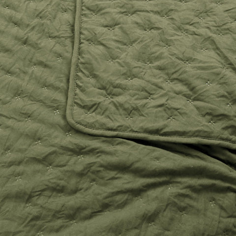 ROARINGWILD quilt on king mattress showing size fit and generous drape benefit