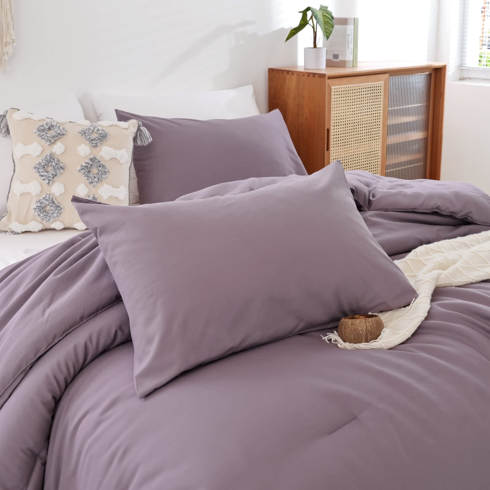 ROSGONIA fabric close-up highlighting soft polyester texture benefit: cozy touch