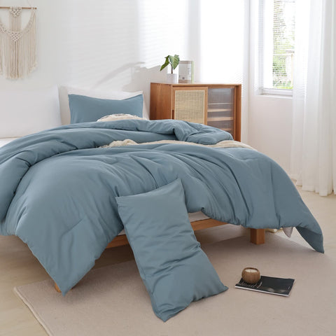 ROSGONIA comforter edge and corner view illustrating tidy quilting and construction