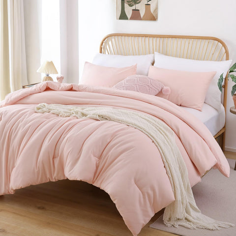 ROSGONIA comforter edge quilted detail displaying structure and even warmth distribution