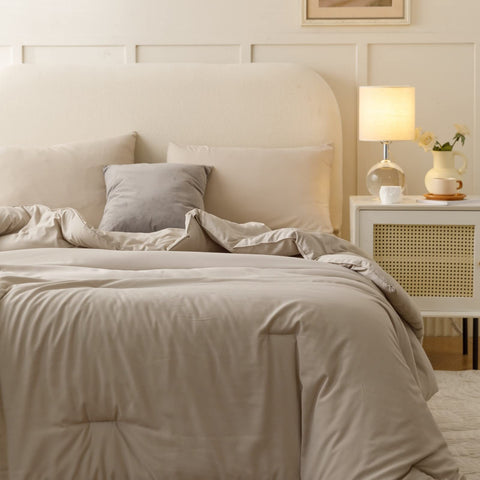 ROSGONIA detailed edge stitching of comforter showing durable construction and longevity