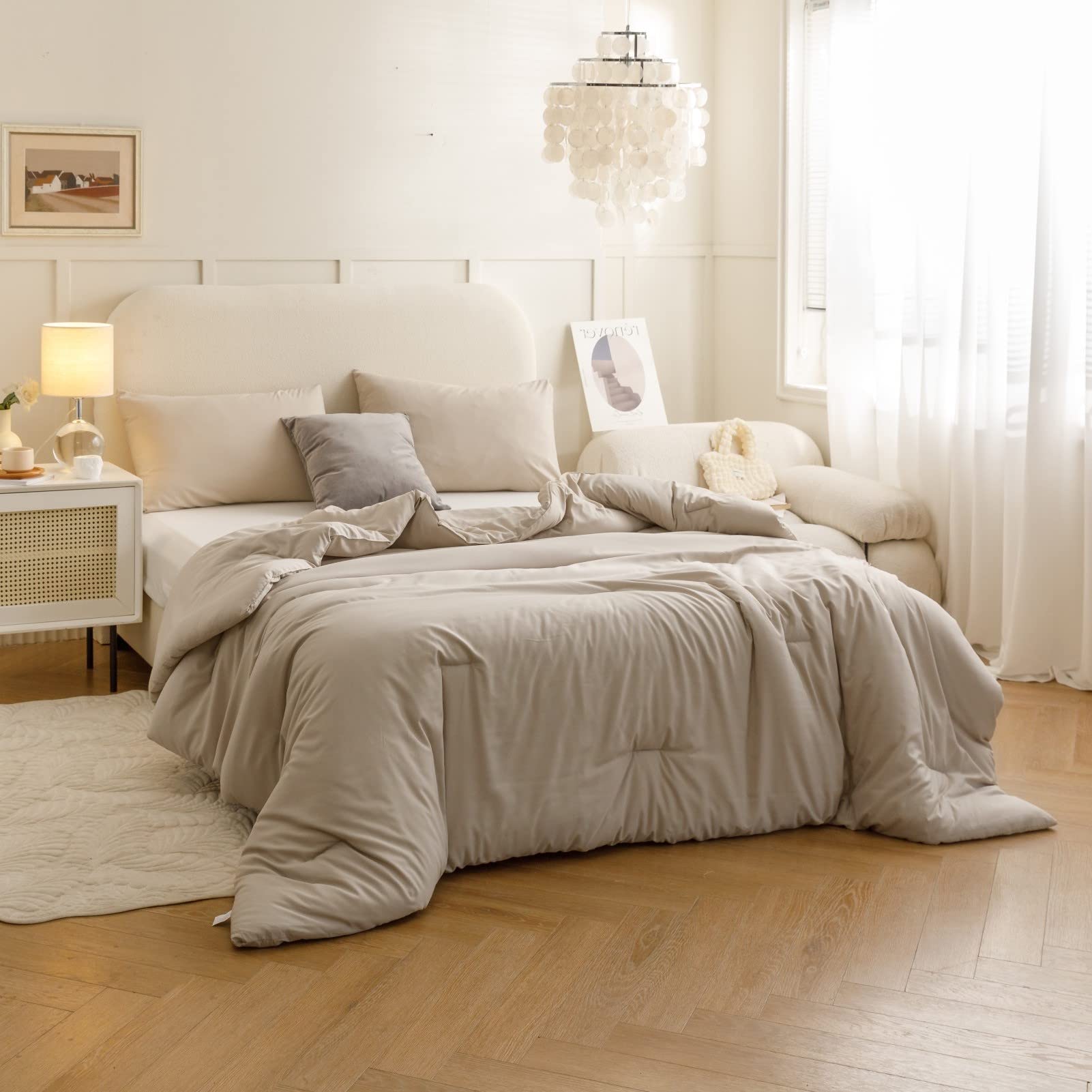 ROSGONIA folded comforter demonstrates compact storage and easy handling benefit