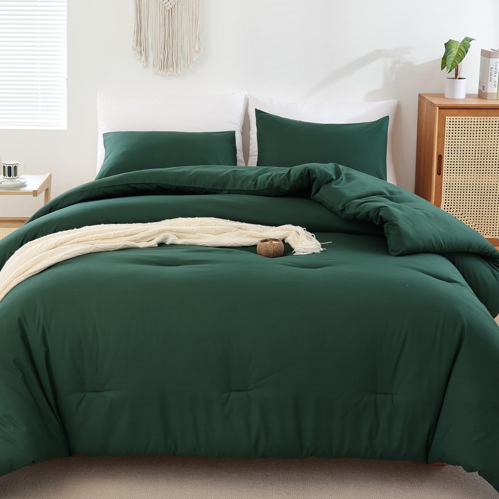 ROSGONIA folded comforter showing stitching that ensures durable warmth