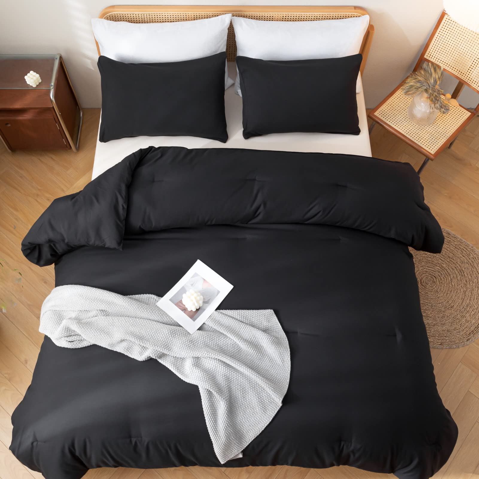 ROSGONIA folded comforter showing compact storage and easy handling