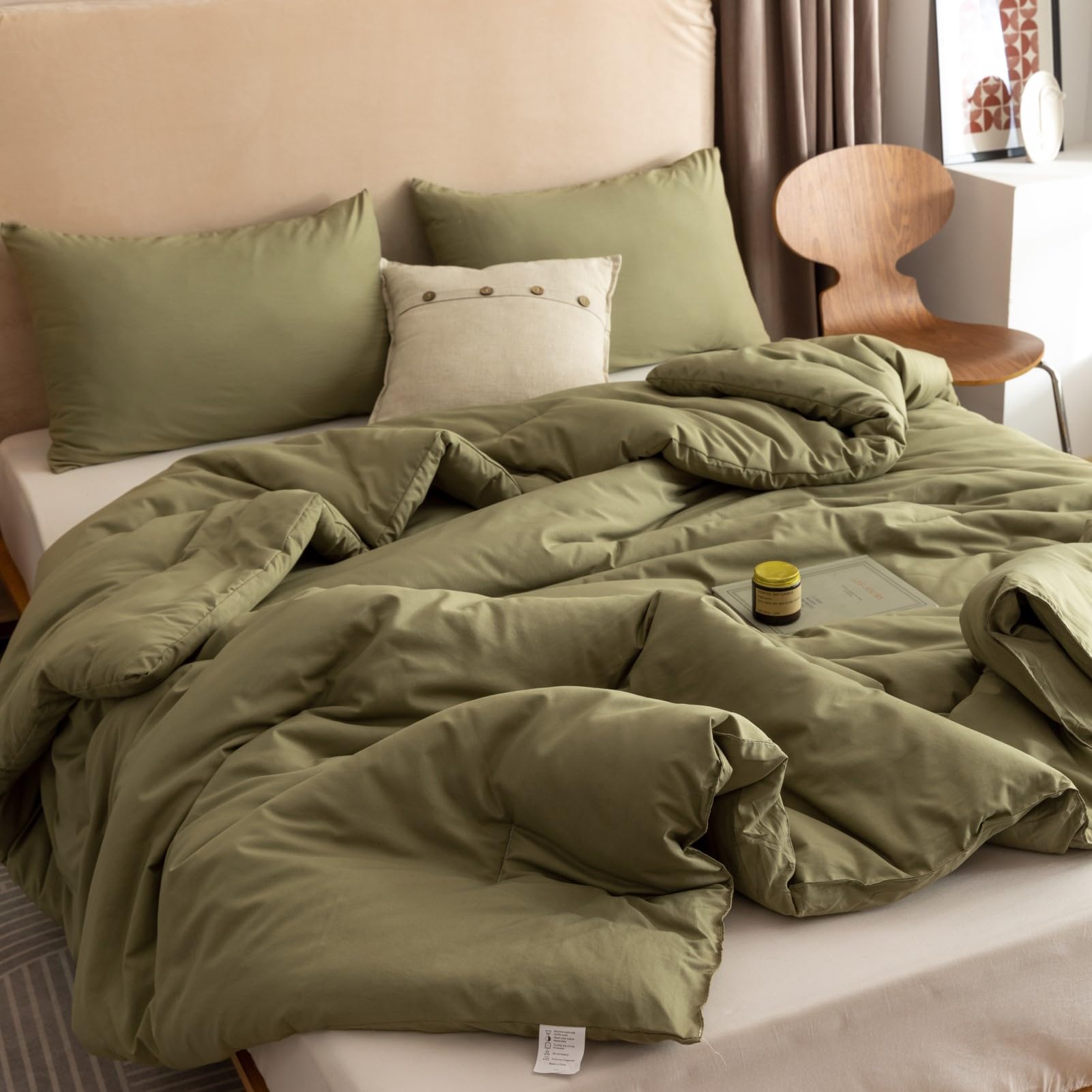 ROSGONIA comforter on queen bed demonstrating fit and effortless boho style