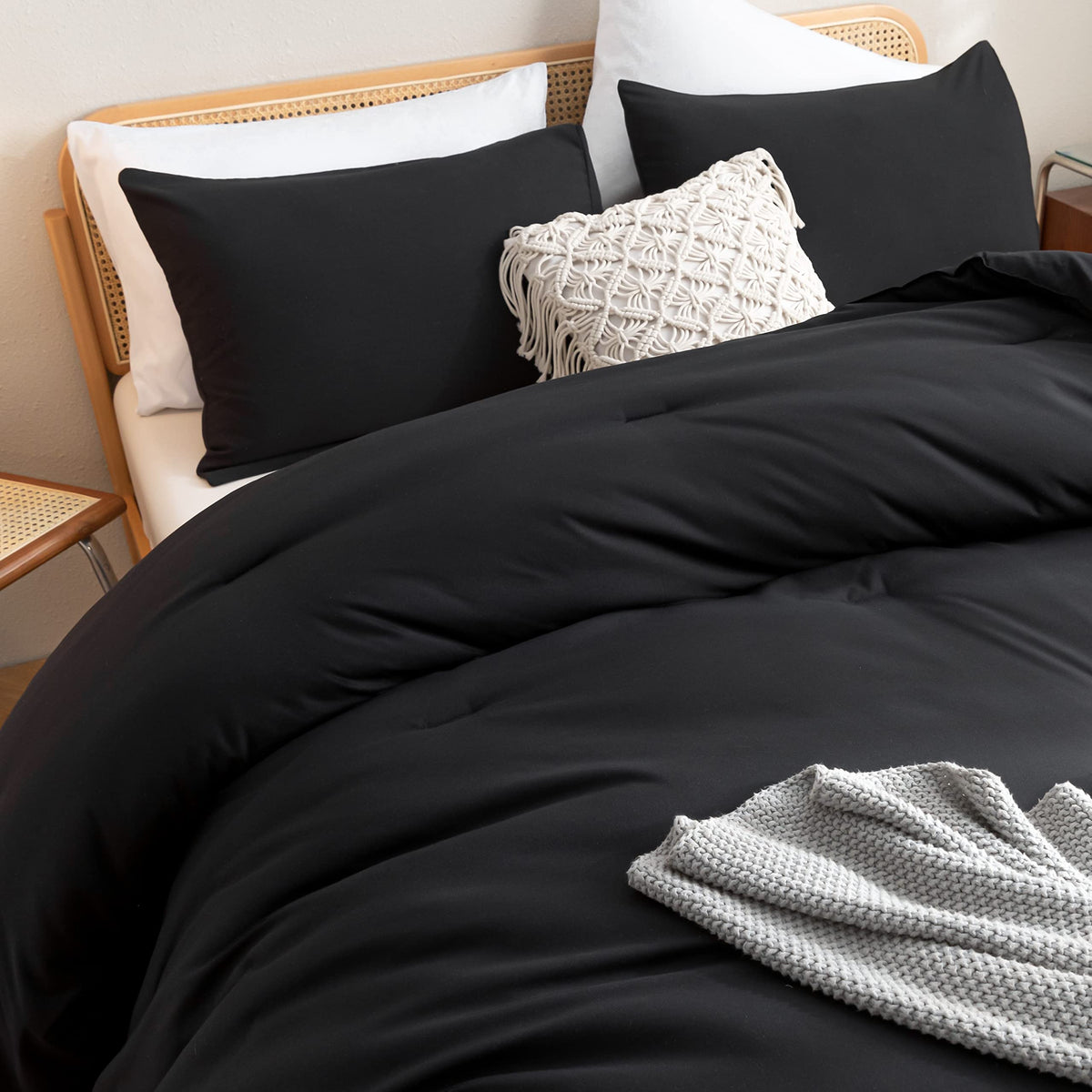ROSGONIA front view of full-size black comforter set, modern boho look