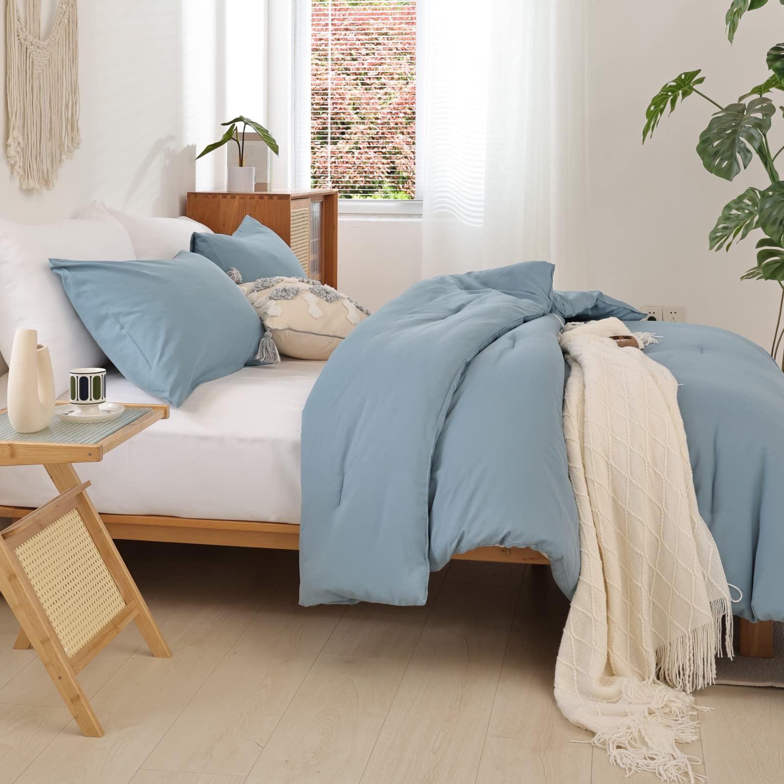 ROSGONIA hands holding comforter to show lightweight drape and easy handling