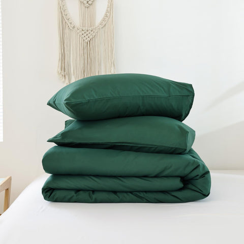ROSGONIA couple making bed showing everyday usability and comfort