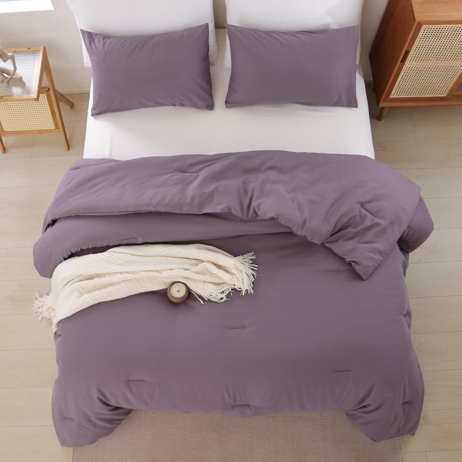 ROSGONIA person reading in bed using comforter benefit: comfortable everyday warmth