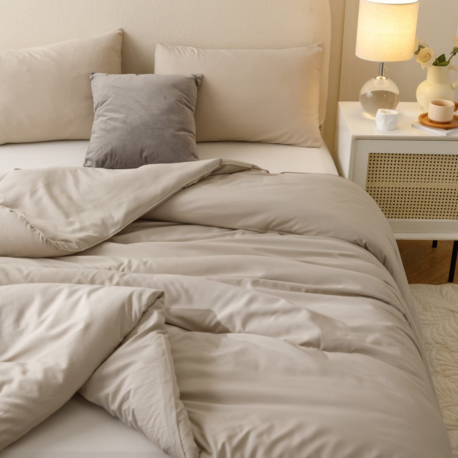 ROSGONIA two pillowcases front and back displaying coordinated neutral style and comfort