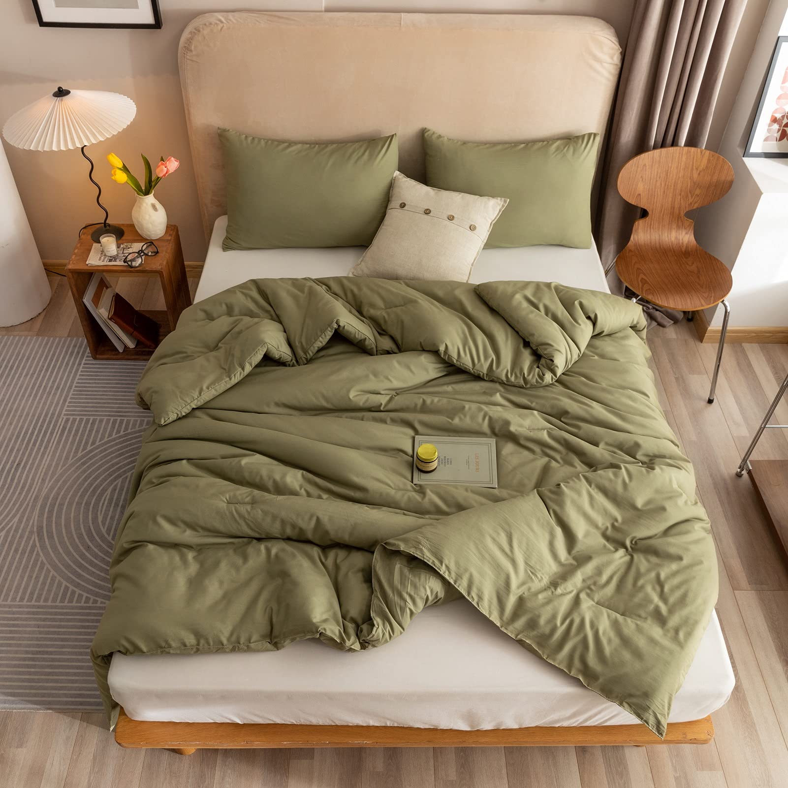 ROSGONIA comforter on bed with ruler showing 90x90 inches size for queens