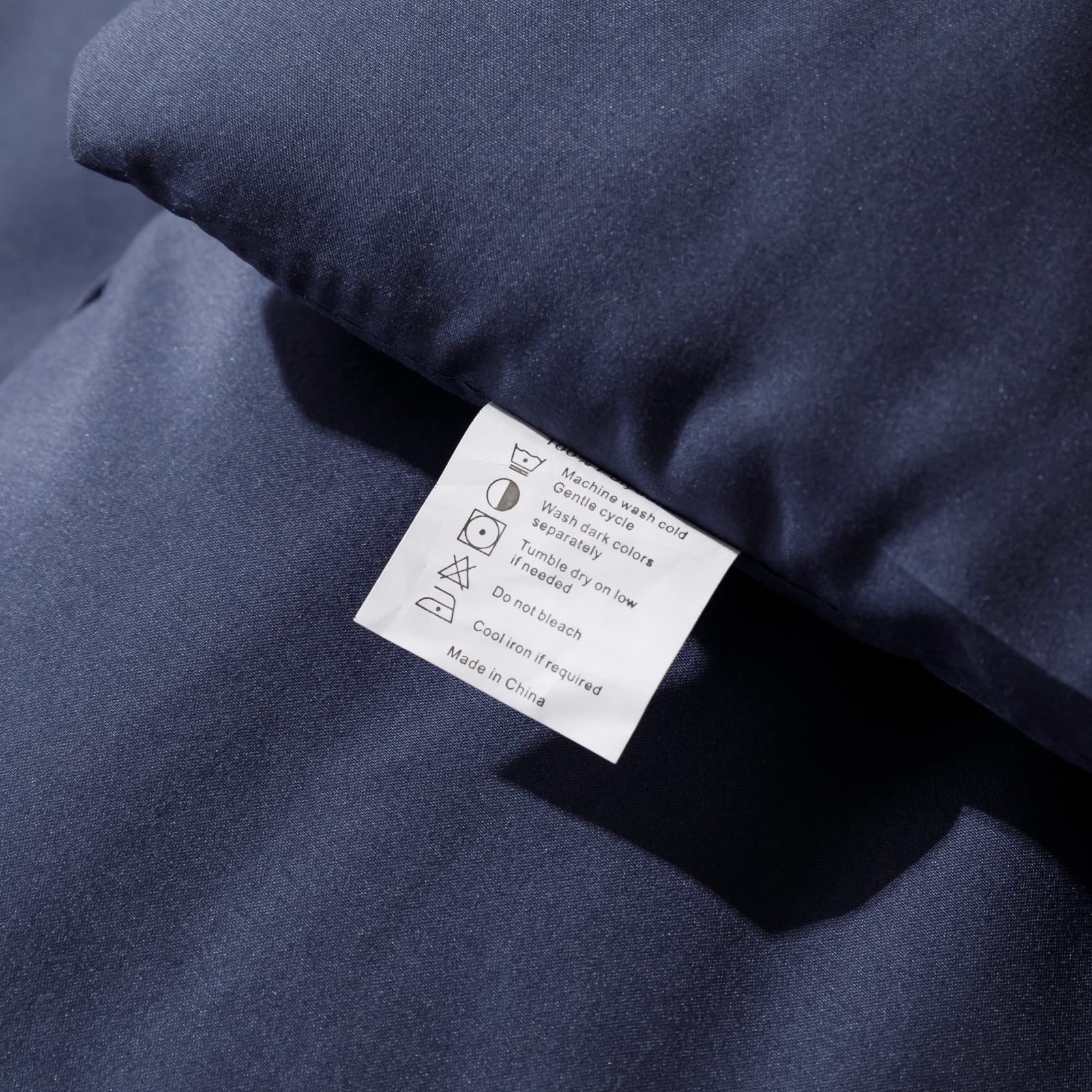 ROSGONIA wash care label close-up indicating easy machine-wash instructions