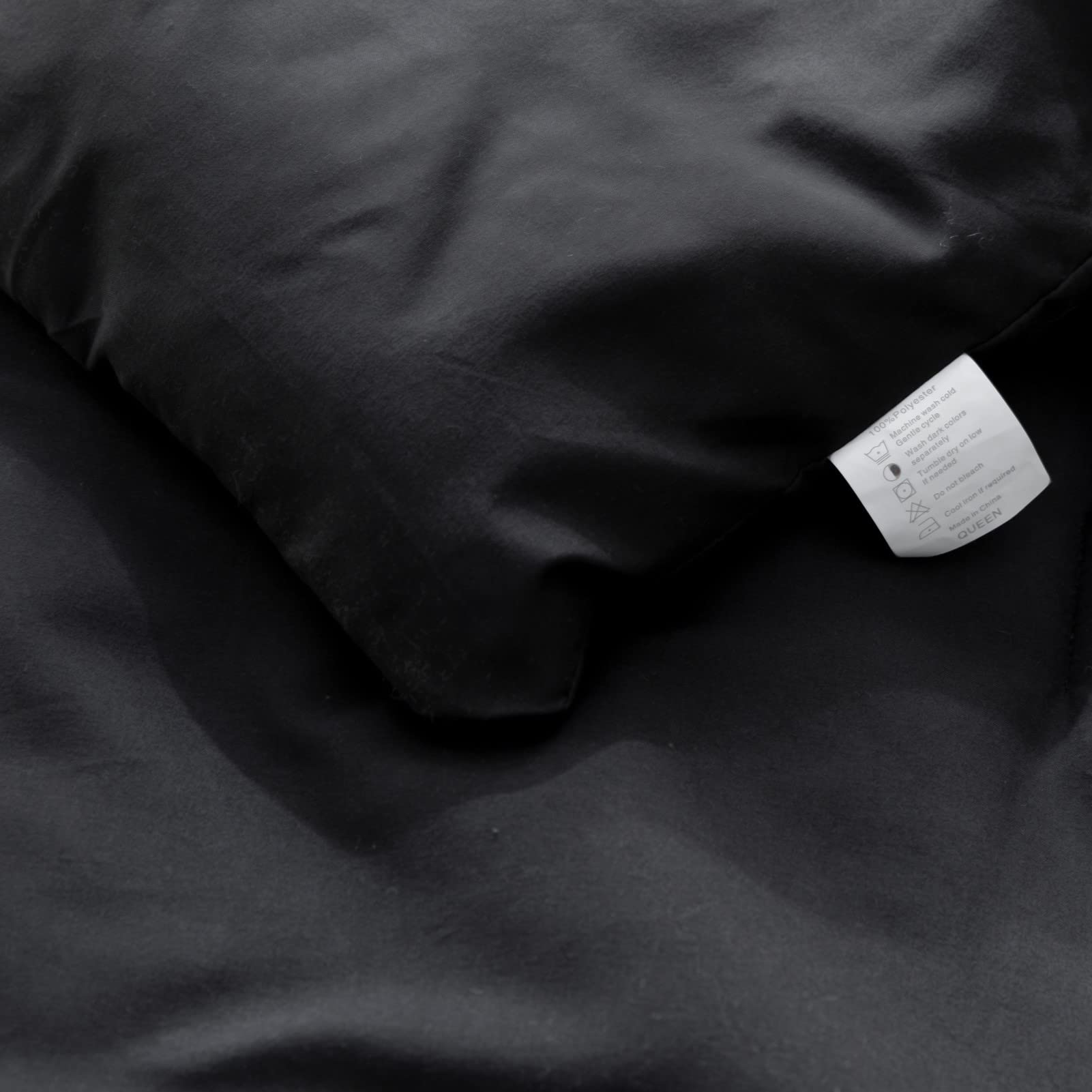 ROSGONIA care label inside comforter showing machine-washable instructions