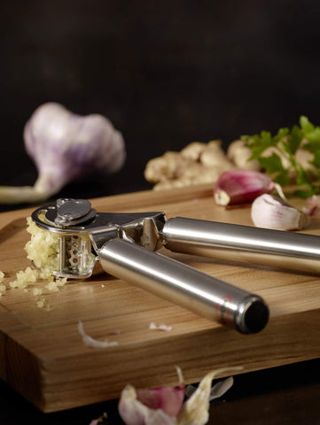 Rösle stainless-steel handles detail offering strong leverage and lasting durability