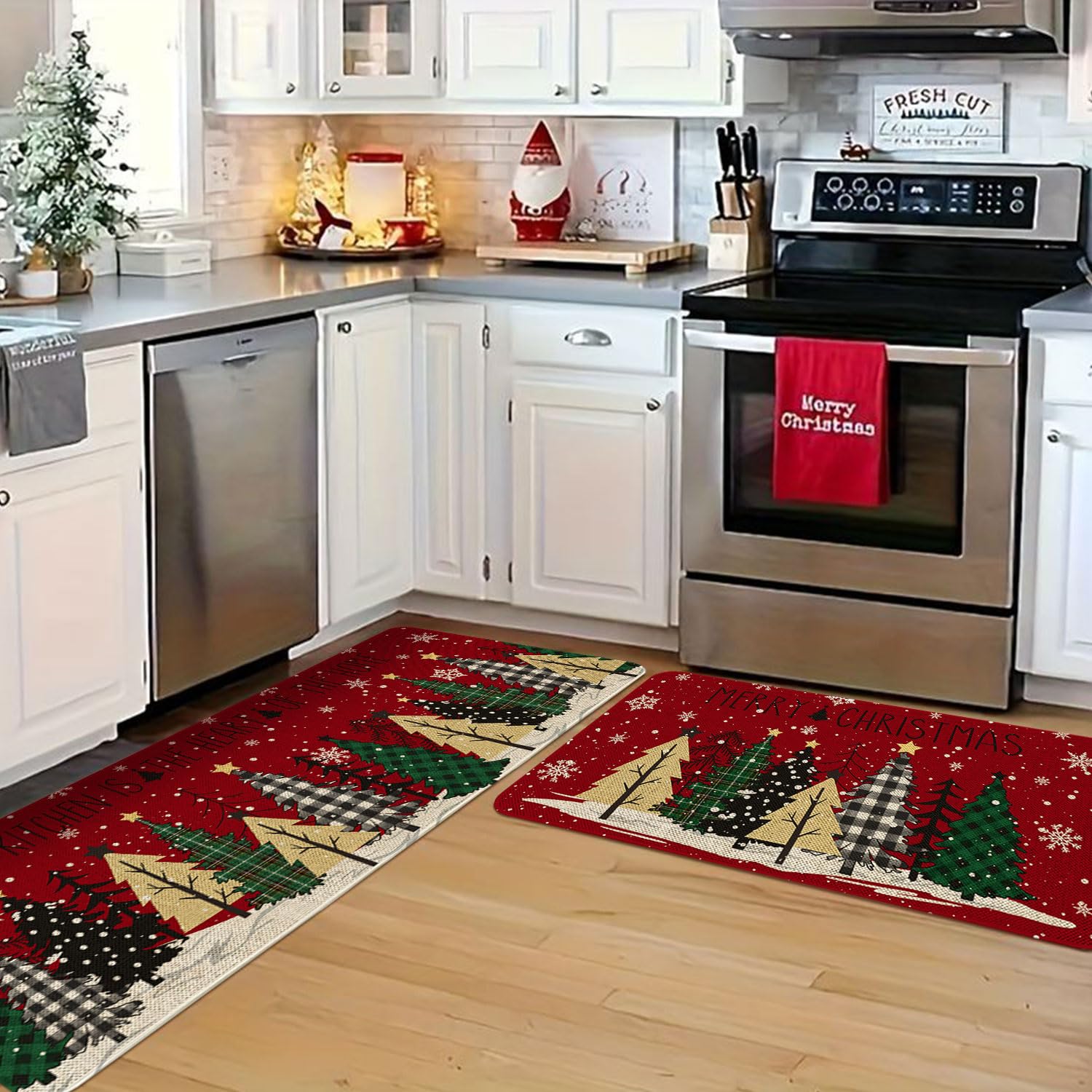 Roszwtit holiday entryway scene illustrating festive color and welcoming seasonal decor.
