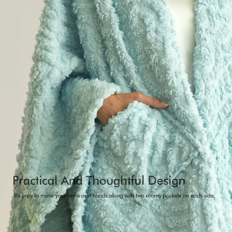 Royoliving pocket detail with hands demonstrating warmth and convenient storage