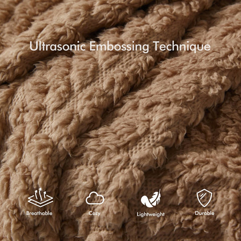 Royoliving pocket detail with hands demonstrating warmth and convenience benefit