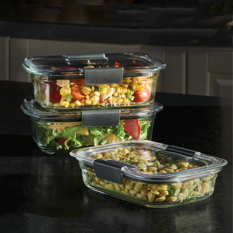 Rubbermaid Brilliance lid close-up highlighting airtight latch and stain-resistant finish