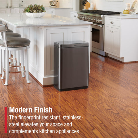 Rubbermaid lid closing slowly demonstrating soft-close noise reduction benefit