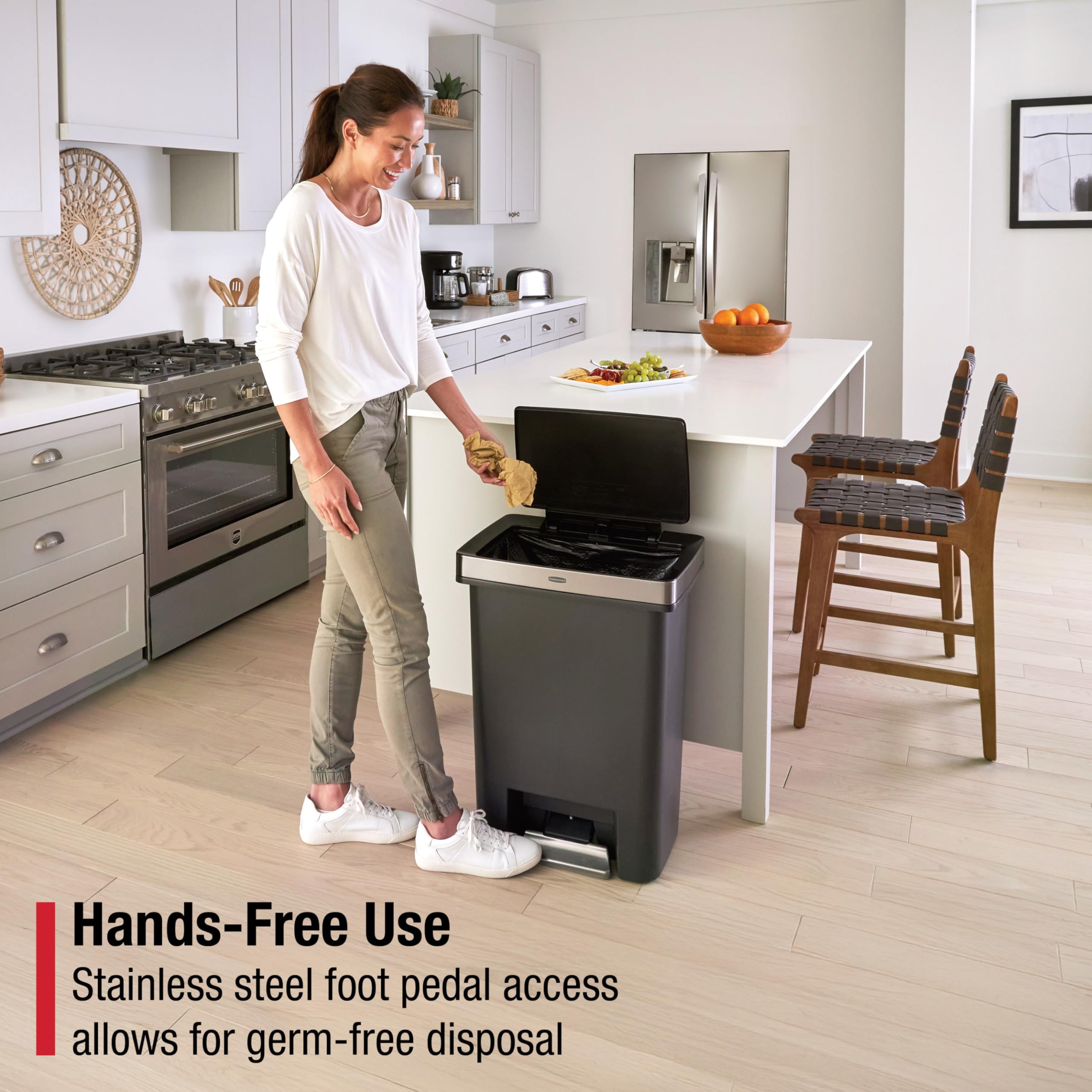 Rubbermaid premier lid mid‑close demonstrating quiet slow‑close operation for noise reduction