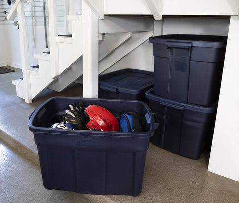Rubbermaid Roughneck built-in handle detail for easier carrying and reinforced grip advantage