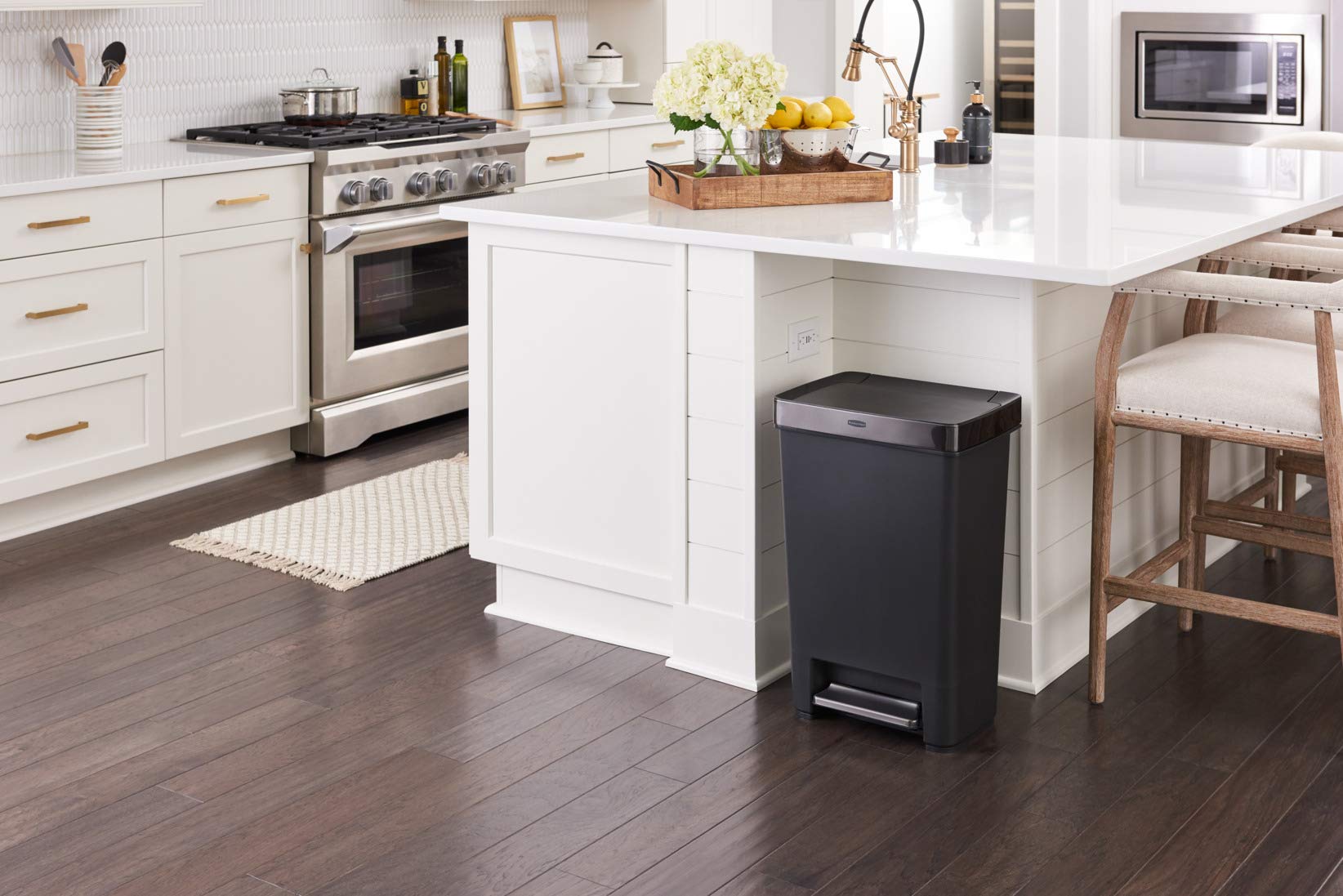 Rubbermaid pedal action image demonstrating wide step for hands-free use benefit: easy access
