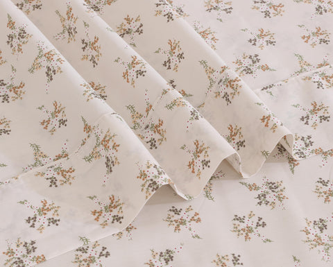 RUVANTI sheet on mattress illustrating secure fit on standard queen