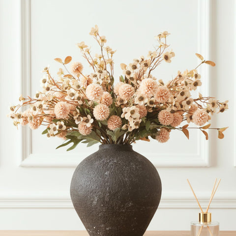 RyddeligHome arrangement in a tall vase demonstrating vertical impact