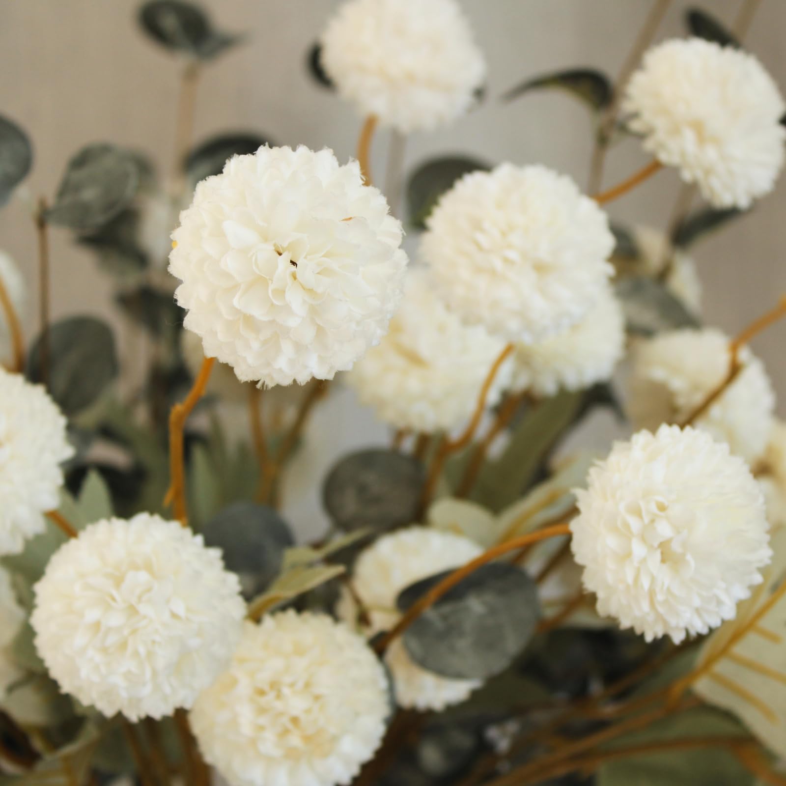 RyddeligHome centerpiece on dining table creating year-round decor appeal