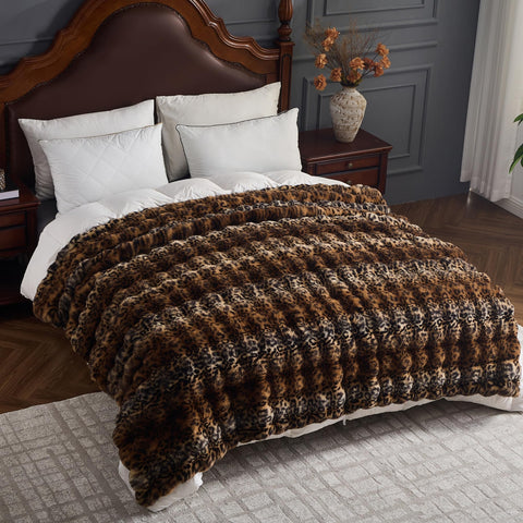RYNGHIPY used as bedspread bringing pattern and cozy layering benefit