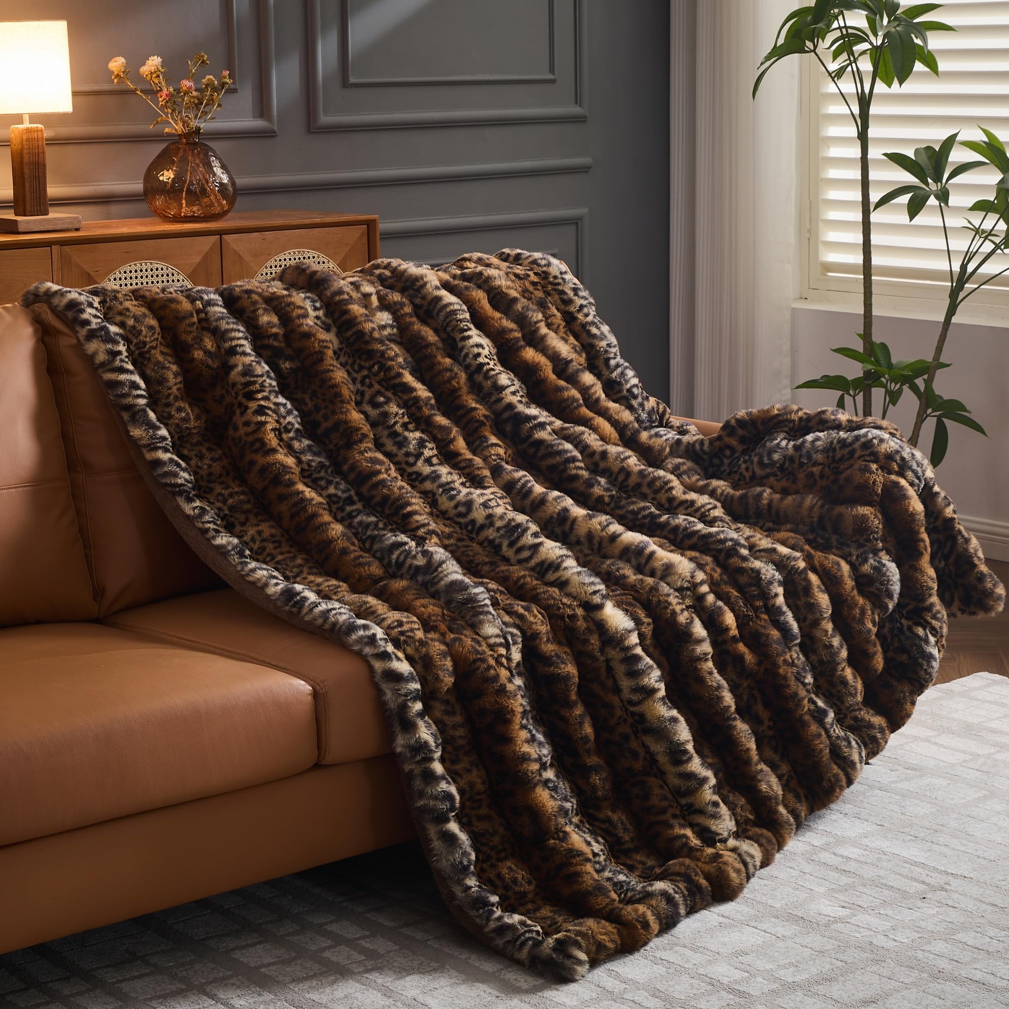 RYNGHIPY close-up of bubble faux fur texture for soft tactile comfort