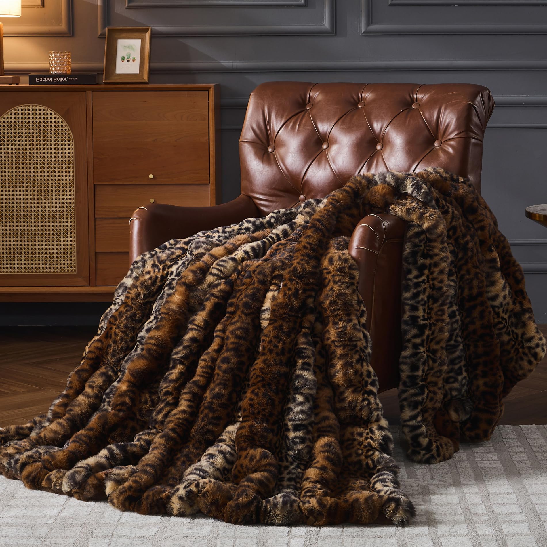 RYNGHIPY front view showing leopard bubble blanket styling and cozy appeal