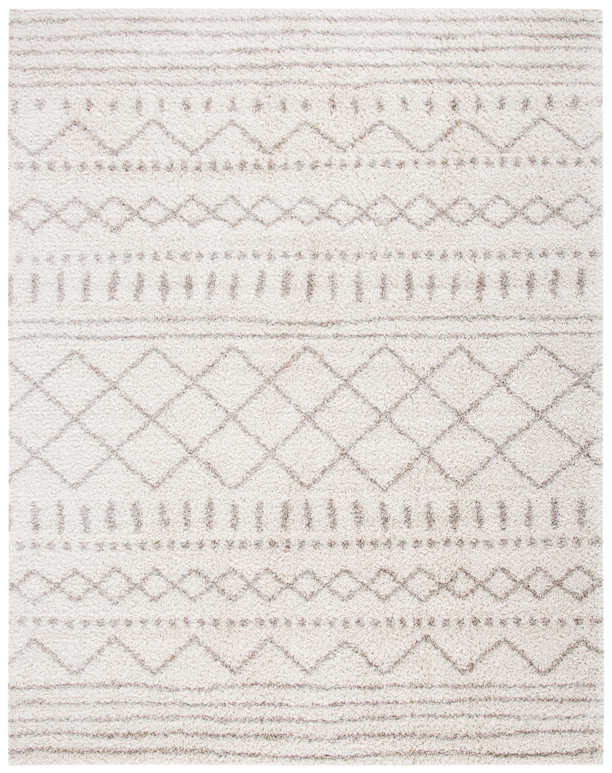 SAFAVIEH close-up of shag pile highlighting plush texture and comfort
