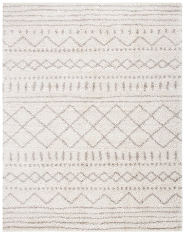SAFAVIEH close-up of shag pile highlighting plush texture and comfort