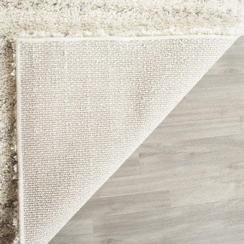 SAFAVIEH rug edge and corner profile illustrating clean finish and stability