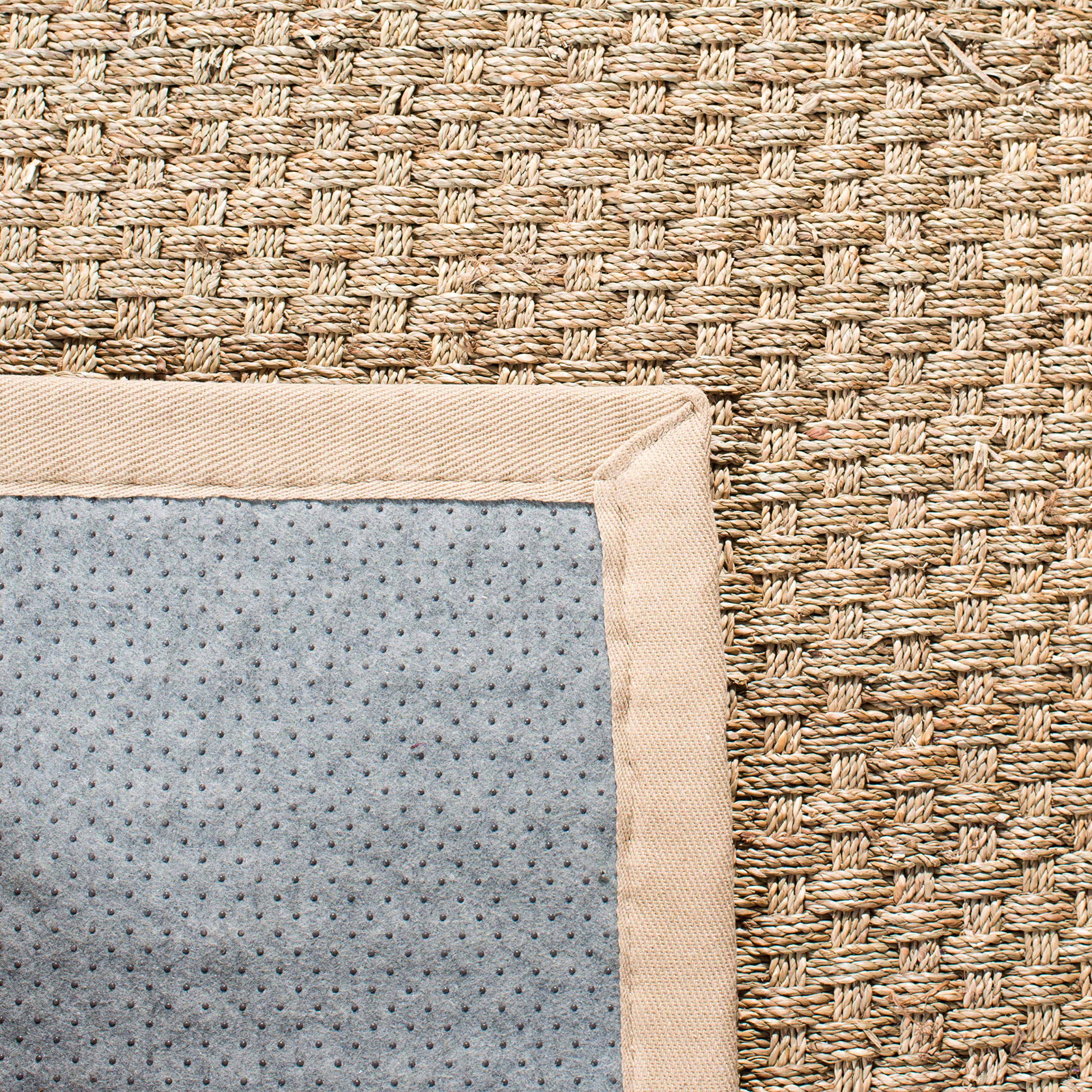 SAFAVIEH lifestyle image in coastal decor shows effortless layered design