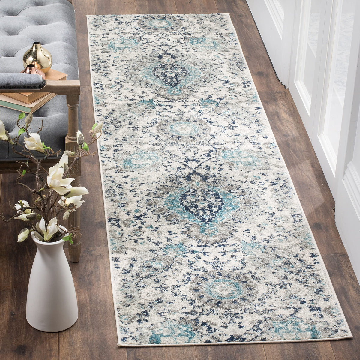 SAFAVIEH Madison front view showing full cream and light grey paisley runner, stylish entryway benefit