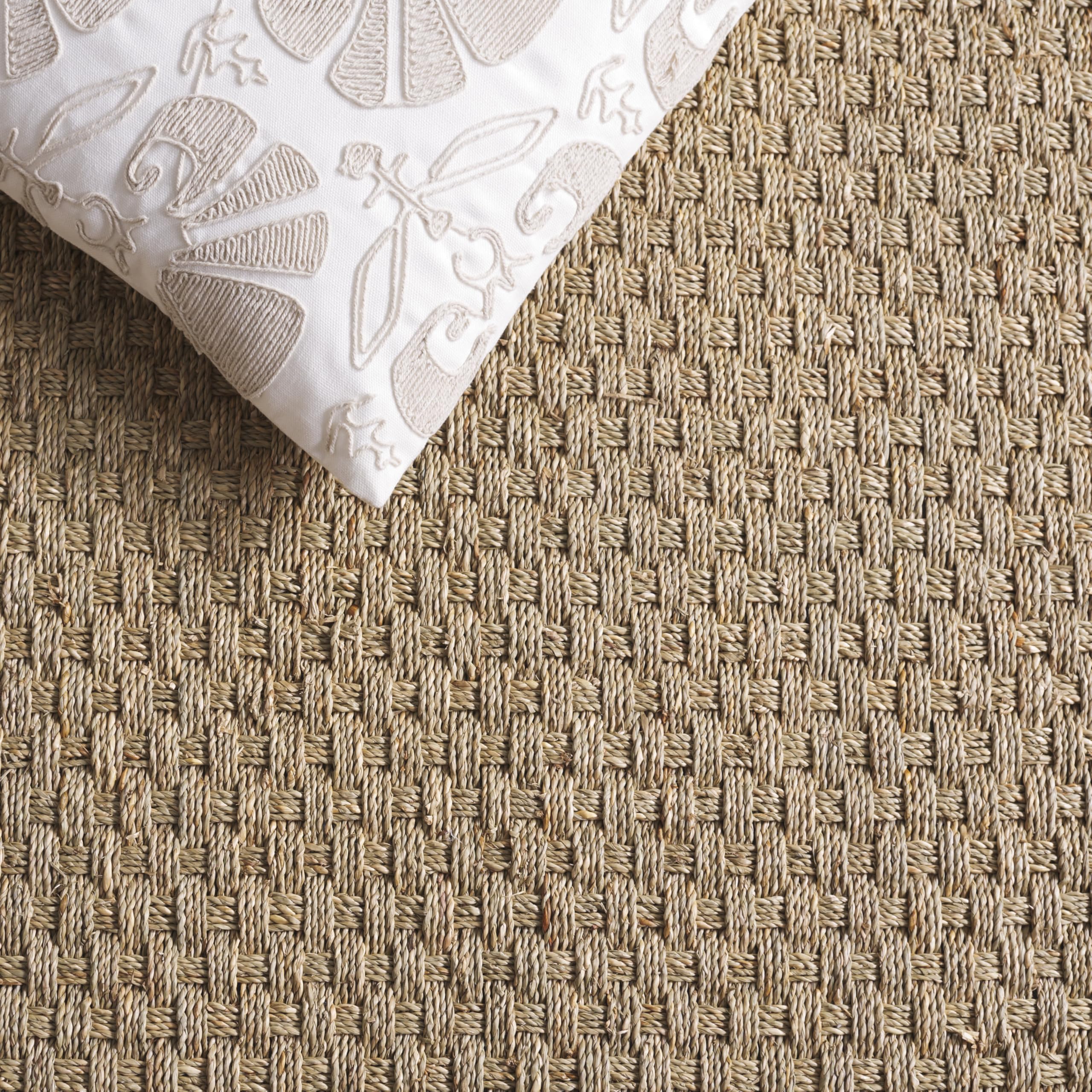 SAFAVIEH rug unpacked and unrolled showing easy setup and crease relief benefit