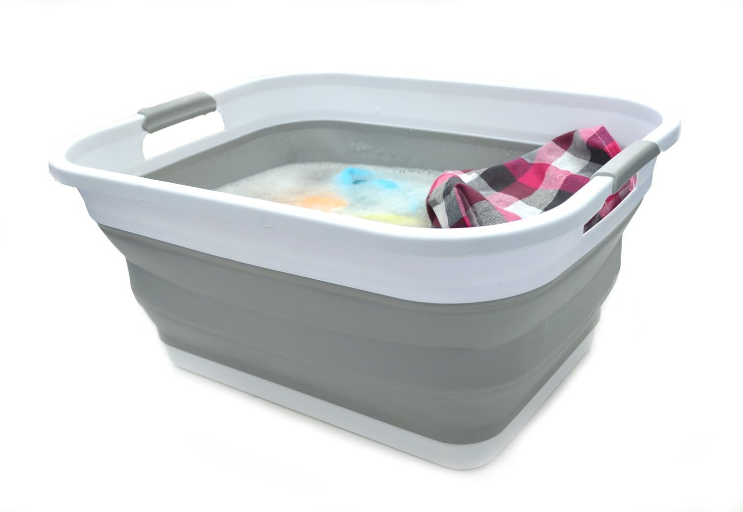 SAMMART bathing a small pet showing gentle portable pet-washing benefit