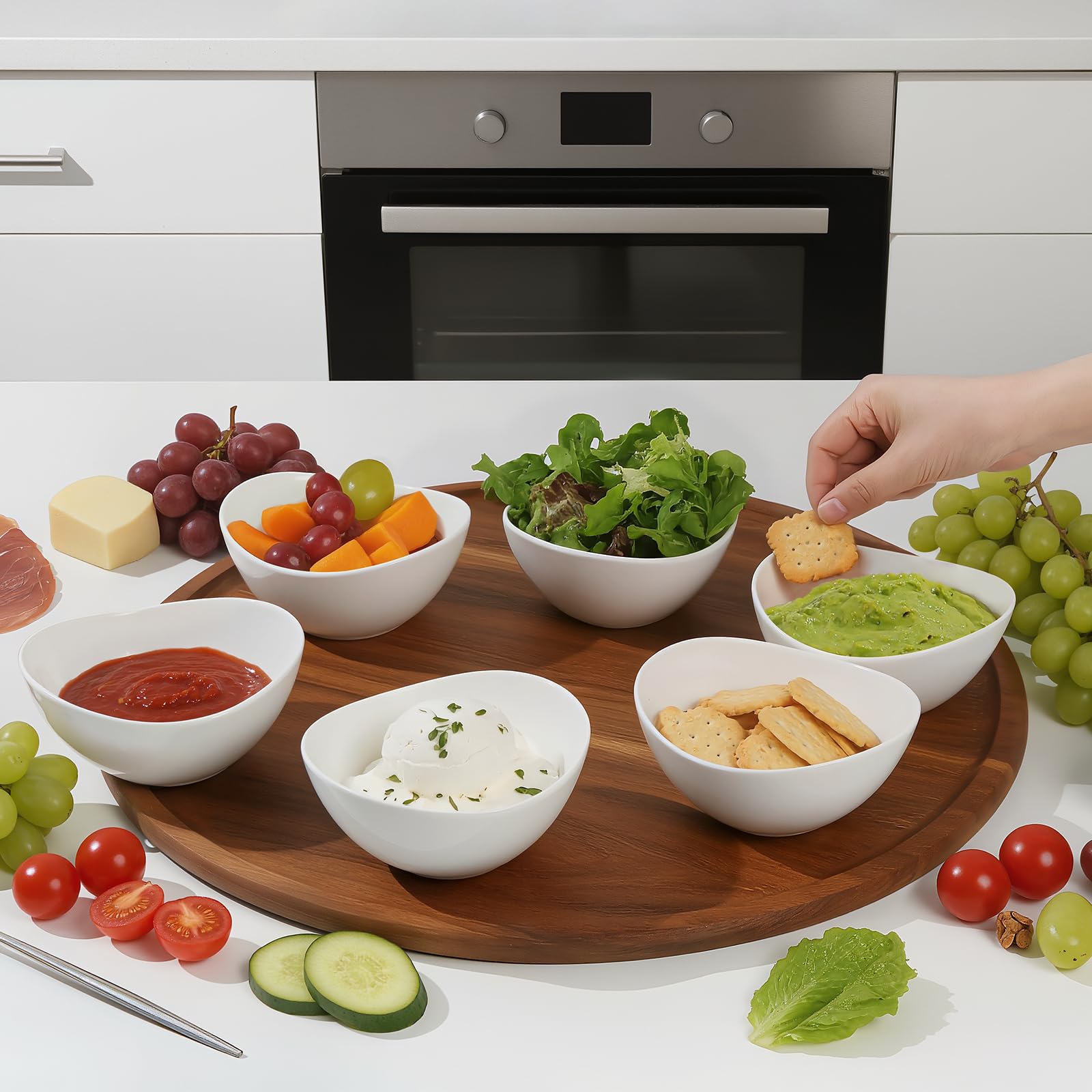 Samsle hand holding bowl showing size and comfortable grip