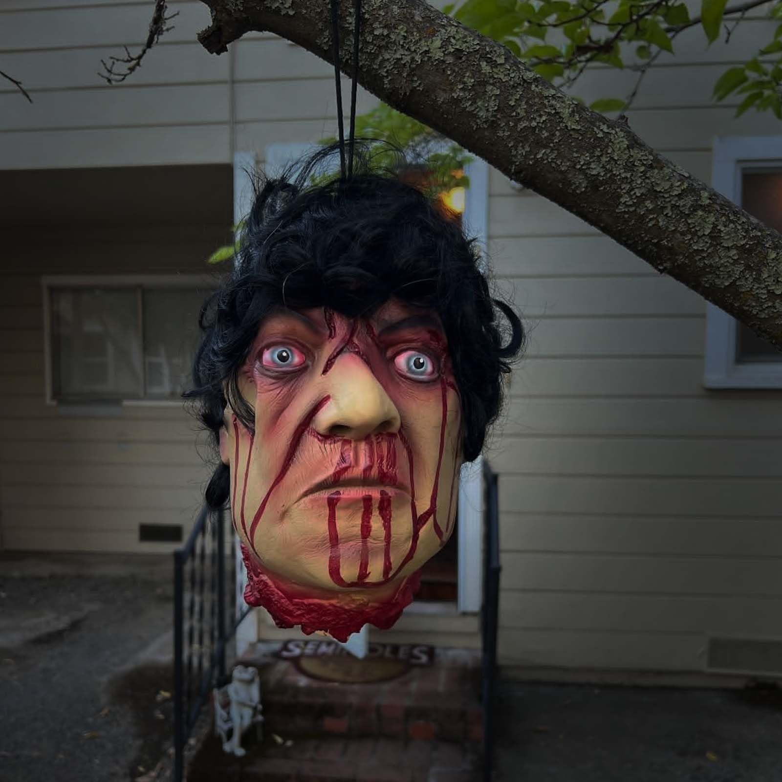 SANKEDOU hanging on porch entryway display creates dramatic jump-scare