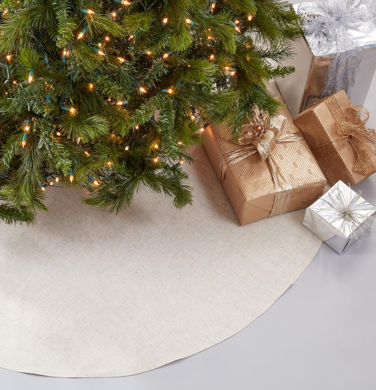 SARO LIFESTYLE Toscana front view showing natural skirt under decorated tree, tidy finish