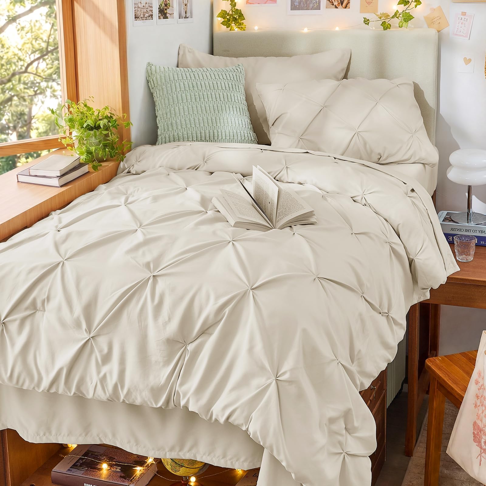 Sasttie comforter edge stitching close-up demonstrates reinforced seams benefit