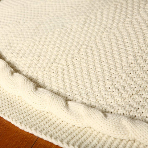 Sattiyrch three-tie closure detail, demonstrates secure fastening to keep skirt in place