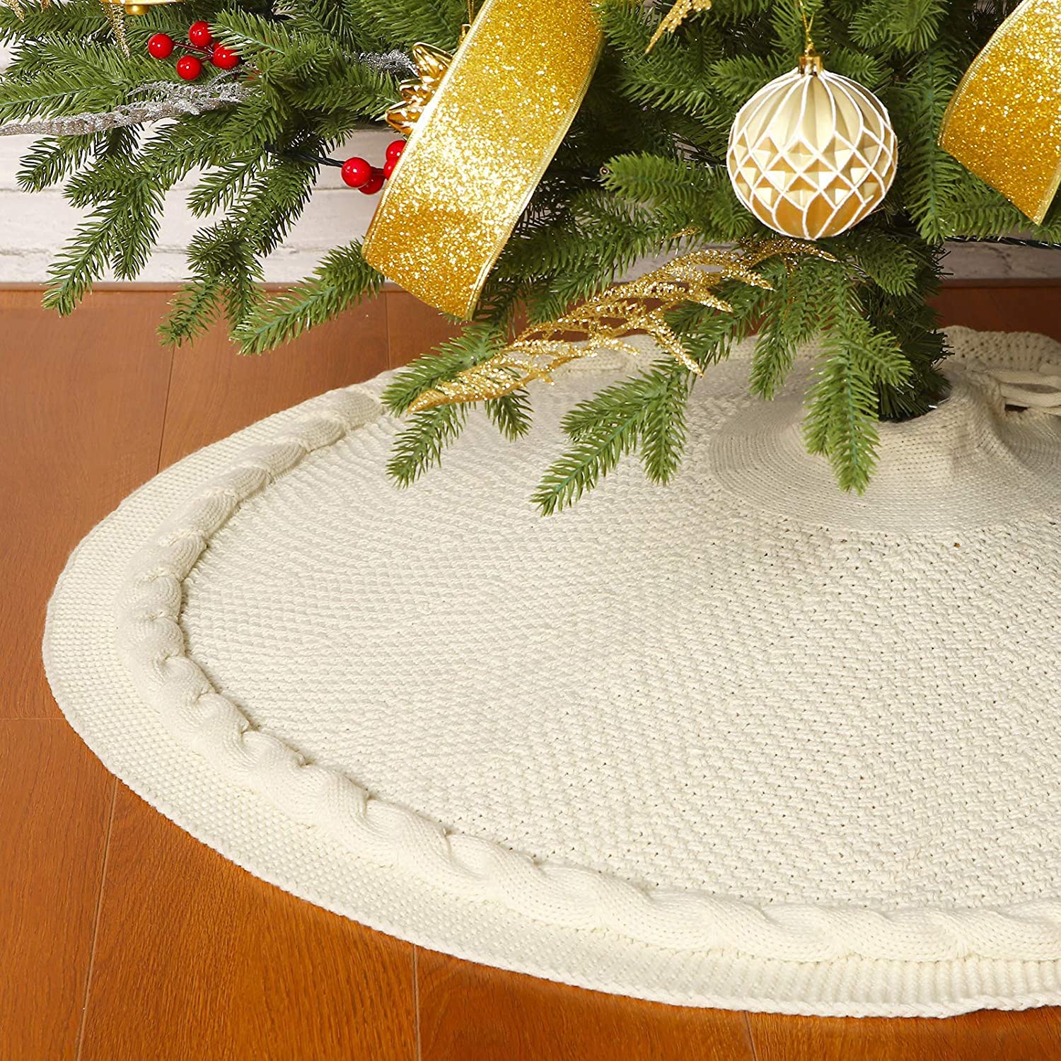 Sattiyrch cream tree skirt front view showing full cable knit and neat edge, adds cozy base