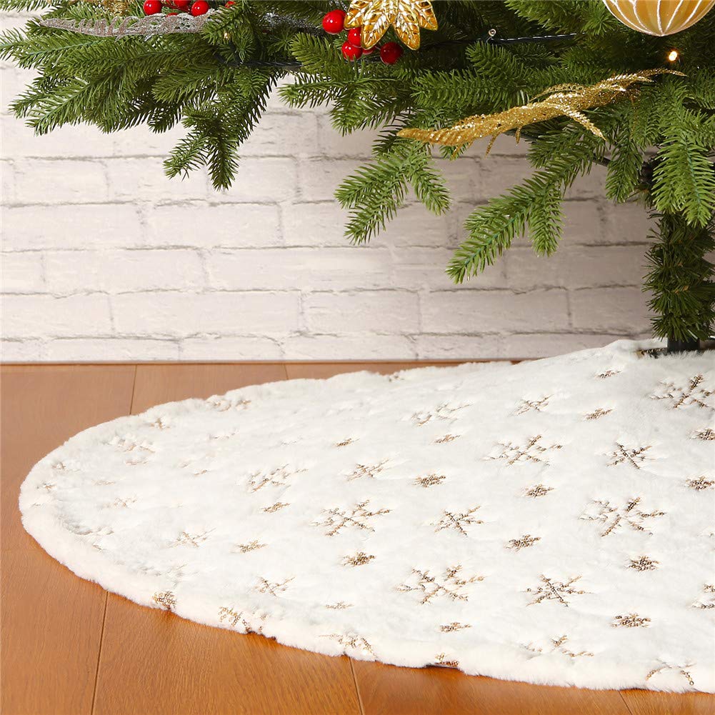 Sattiyrch white tree skirt front view showing plush base and festive look