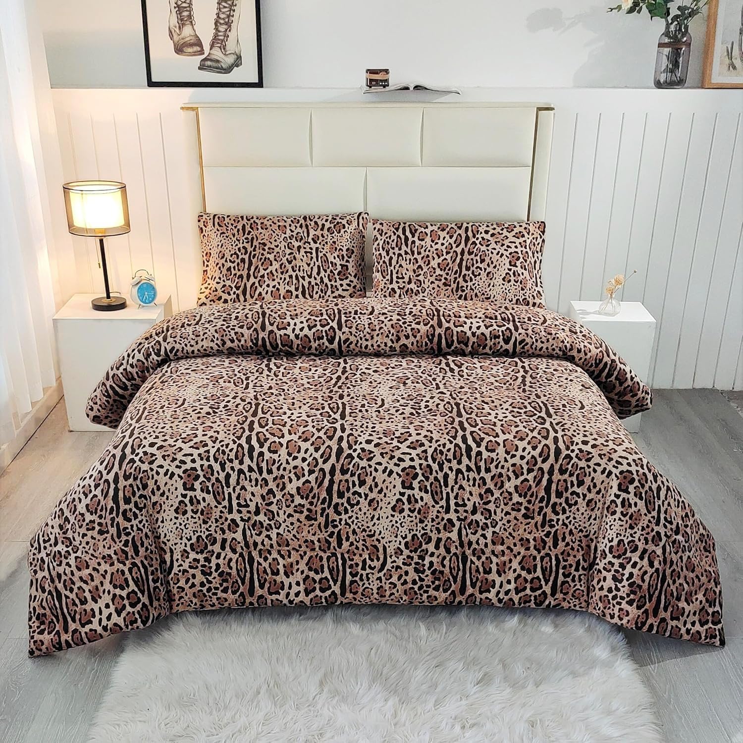 SDY close-up of microfiber fabric highlighting soft texture and bright leopard pattern for comfort