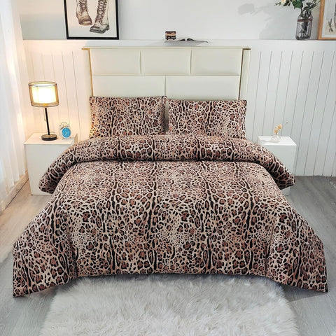 SDY close-up of microfiber fabric highlighting soft texture and bright leopard pattern for comfort