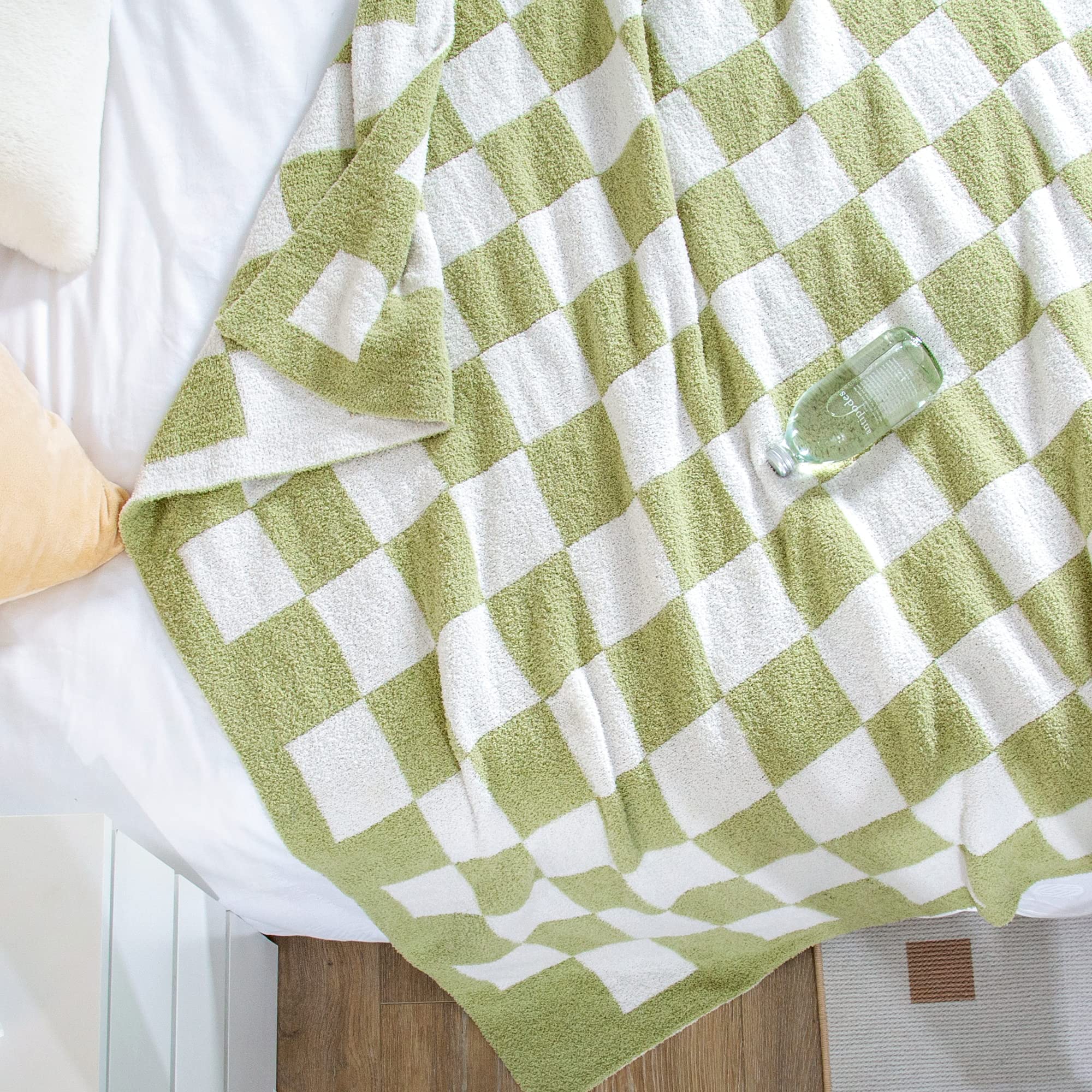 SeaRoomy folded throw highlighting reversible checkered pile and neat finish