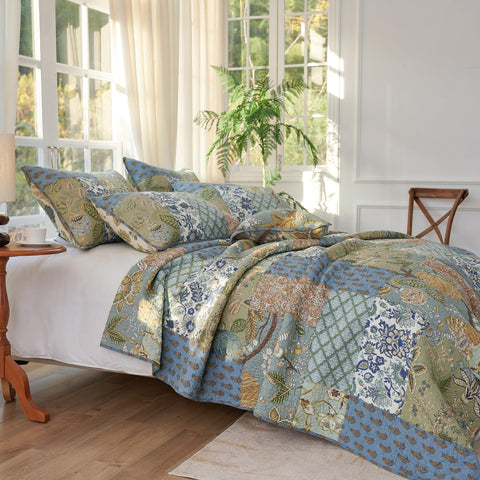 Secgo quilt next to ruler showing 90x98 inch queen coverage for full bed drape